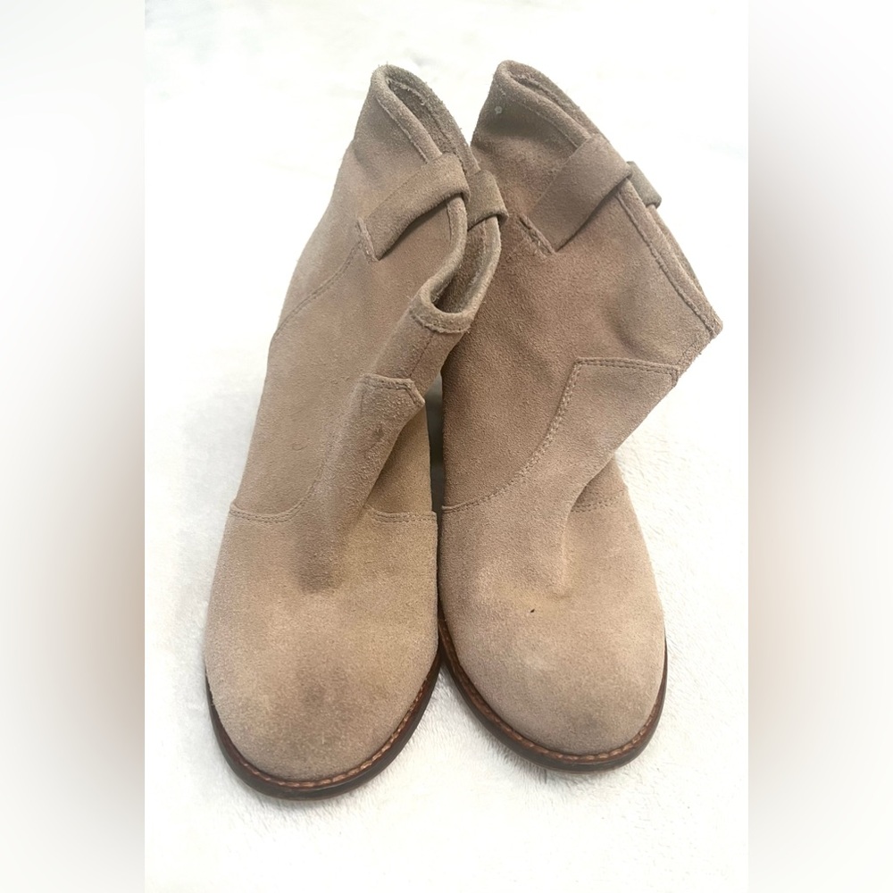 Suede ankle bootie with chunky heel
